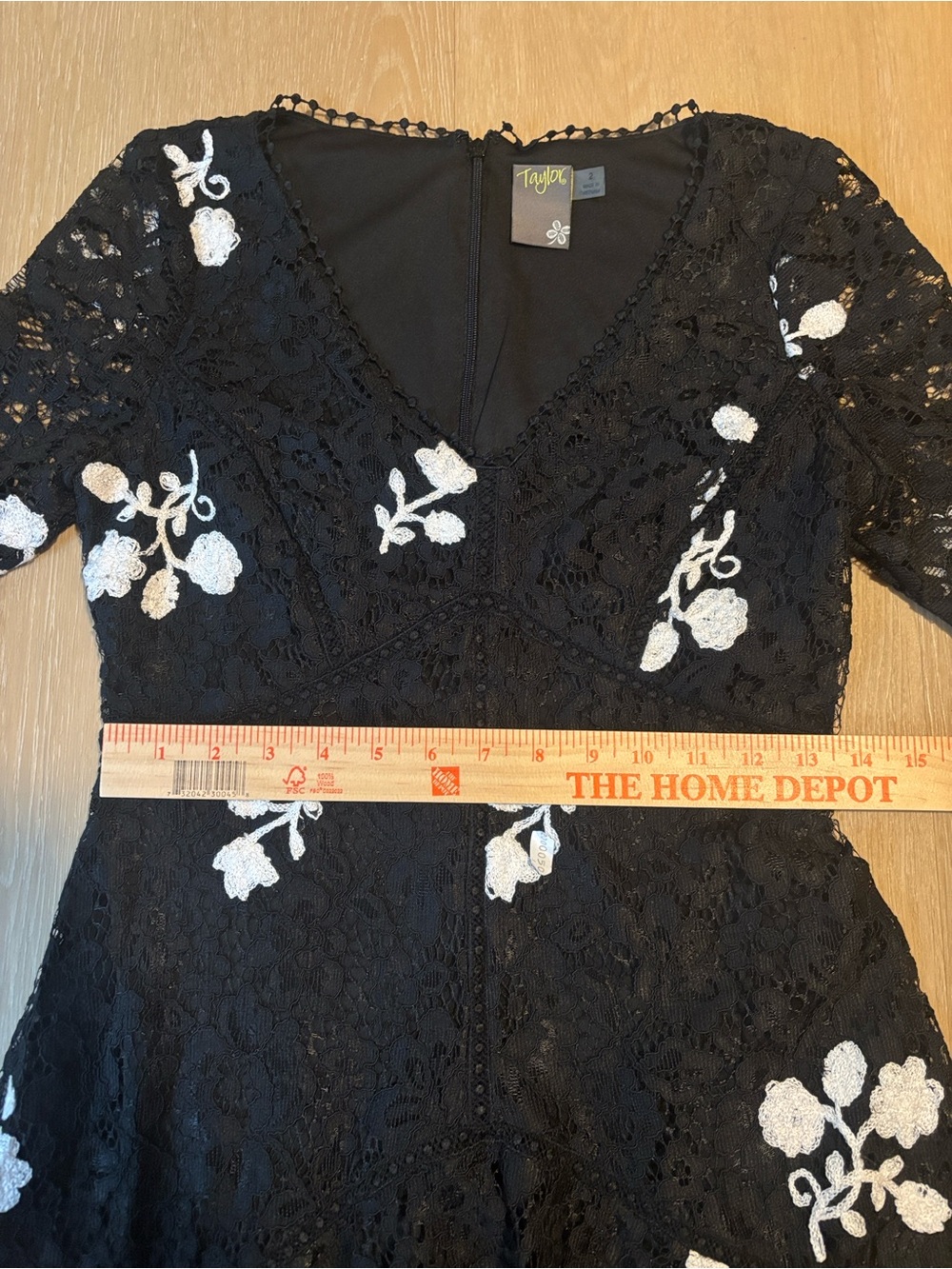 NWT Taylor Dresses Short Sleeve Embroidered Lace Dress size 2 - Picture 3 of 9